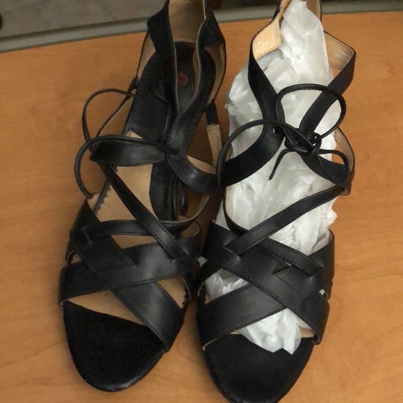 NWOT Blondo Sandals - Picture 16 of 16